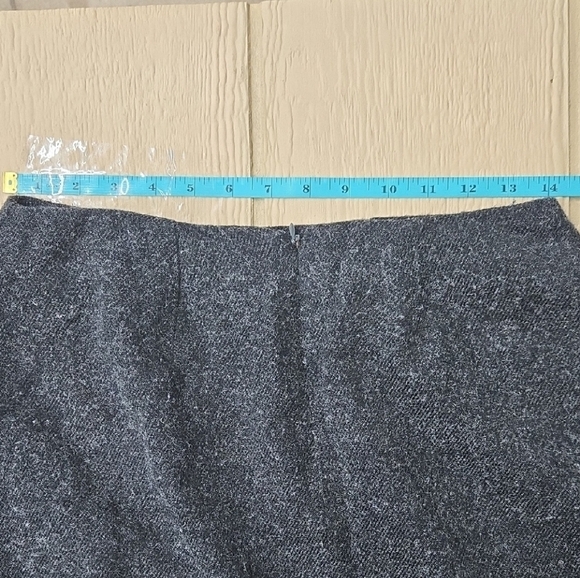 Elegant Women's Black Midi Skirt - Picture 7 of 10